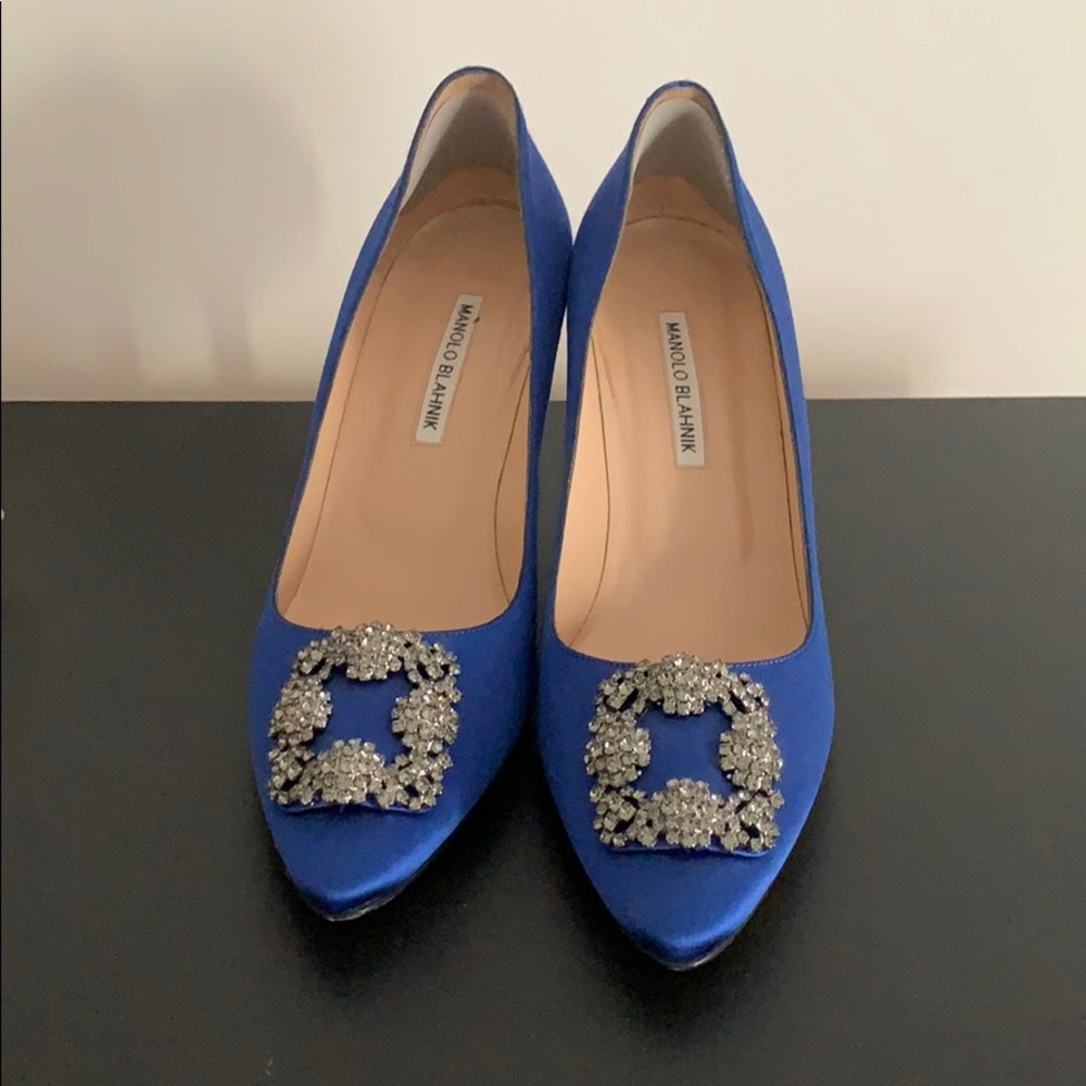Manolo Blahnik - Hangisi 70 Satin Pumps - Picture 2 of 3